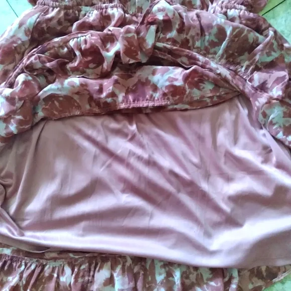 Simply Vera Vera Wang Ruffle faux wrap dress, size Medium - Picture 6 of 10